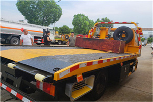 江苏路附近拖车电话号码服务